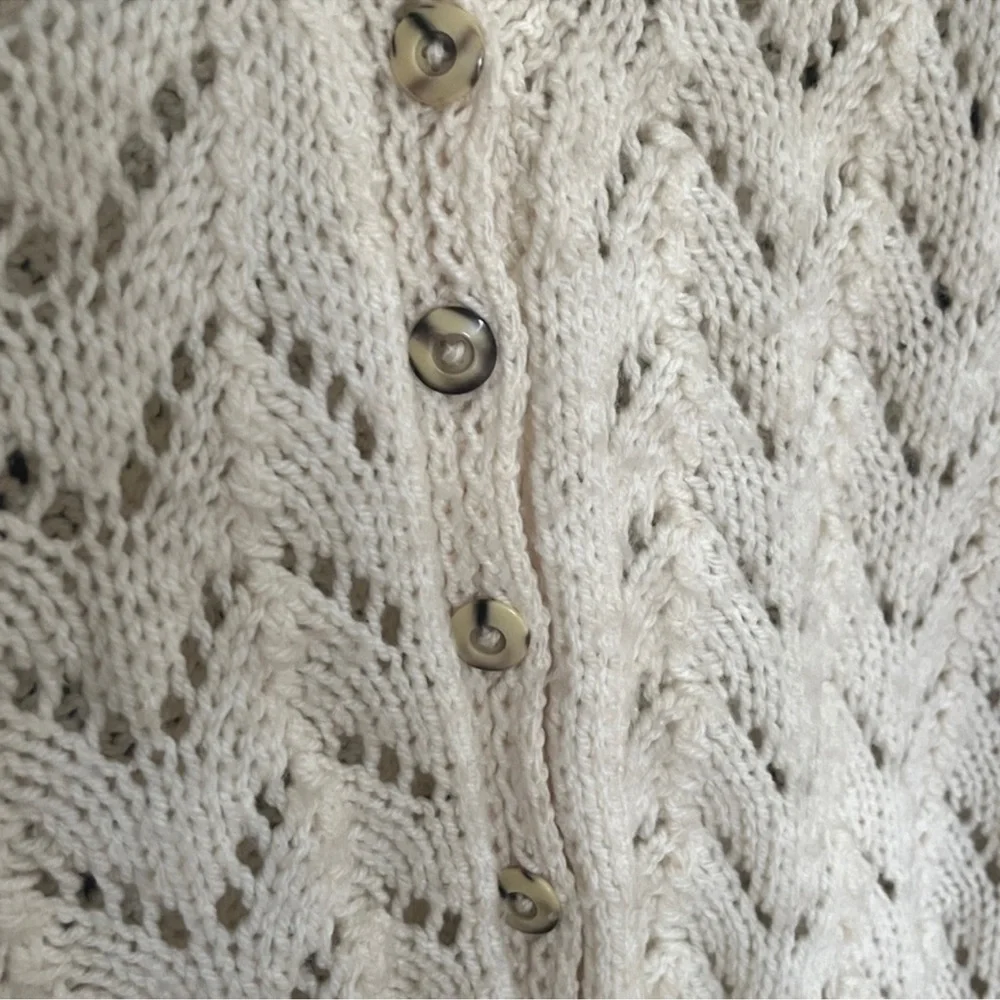 ✨ Soft and Cozy Hand Knit Cream Vintage Vest - Picture 2 of 7